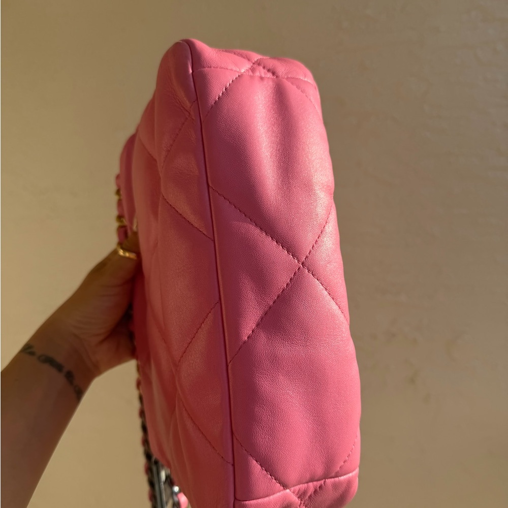 CHANEL Pink Quilted Lambskin Chanel 19 Flap Gold and Ruthenium Hardware - Picture 4 of 12